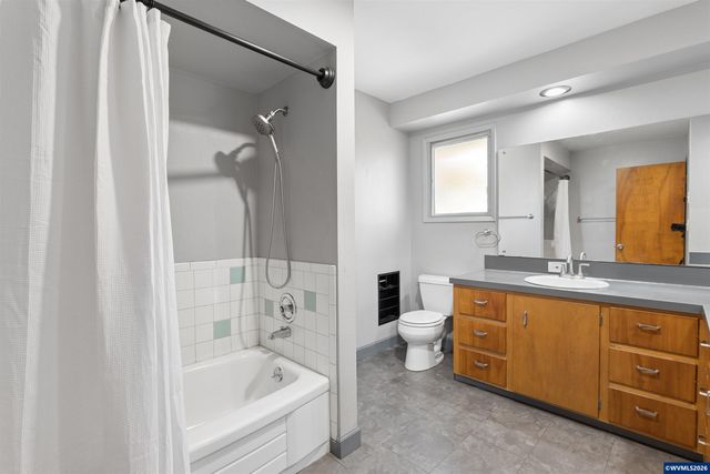 389 Maxwell Rd, Eugene, OR 97404