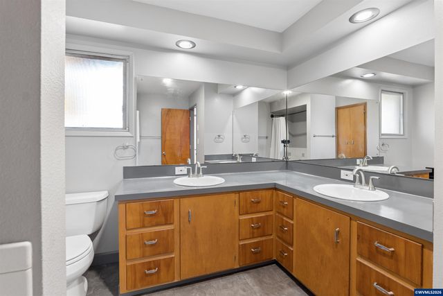 389 Maxwell Rd, Eugene, OR 97404