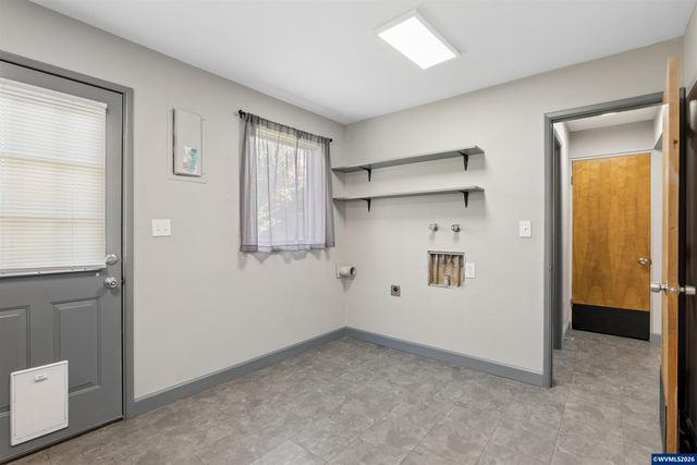 389 Maxwell Rd, Eugene, OR 97404