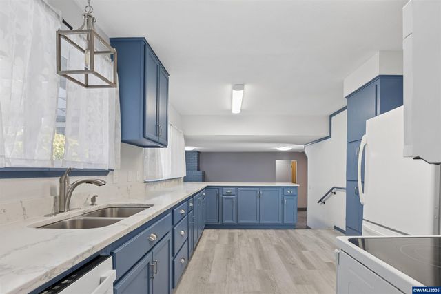 389 Maxwell Rd, Eugene, OR 97404