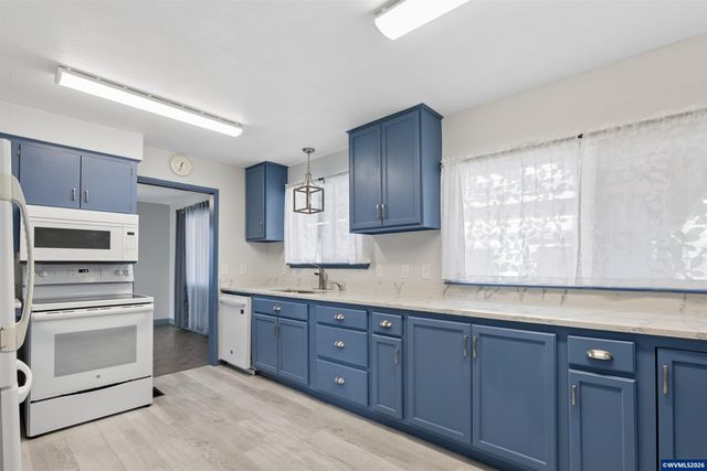 389 Maxwell Rd, Eugene, OR 97404