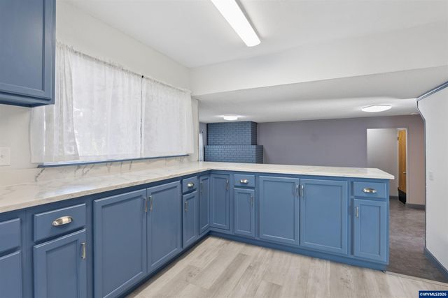 389 Maxwell Rd, Eugene, OR 97404