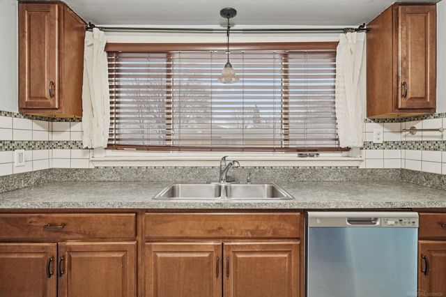 32260 Linderman Avenue, Warren, MI 48093