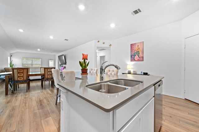 145 Patagonia, Kyle, TX 78640