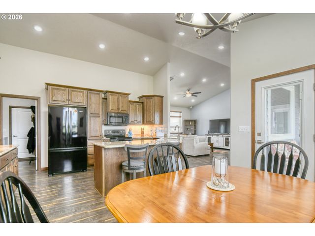 527 Sw QUINNEY Pl, Pendleton, OR 97801
