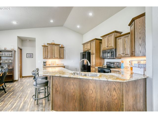 527 Sw QUINNEY Pl, Pendleton, OR 97801