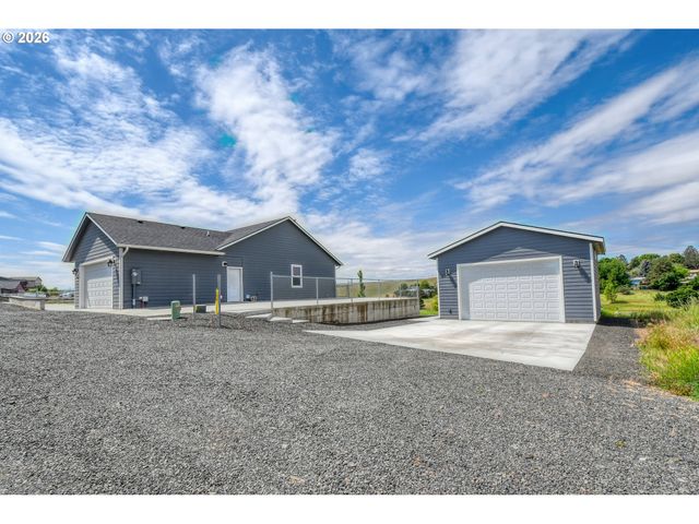527 Sw QUINNEY Pl, Pendleton, OR 97801