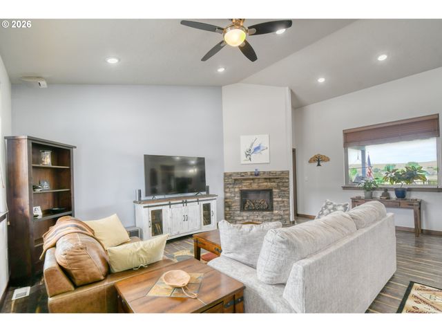 527 Sw QUINNEY Pl, Pendleton, OR 97801