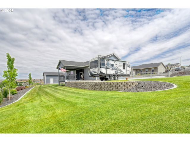 527 Sw QUINNEY Pl, Pendleton, OR 97801