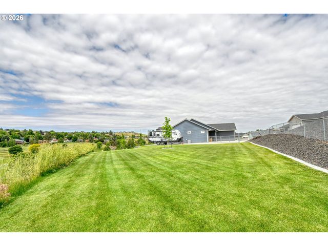 527 Sw QUINNEY Pl, Pendleton, OR 97801