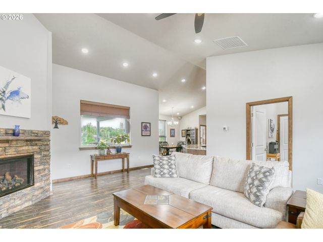 527 Sw QUINNEY Pl, Pendleton, OR 97801