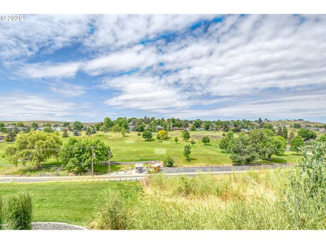 527 Sw QUINNEY Pl, Pendleton, OR 97801
