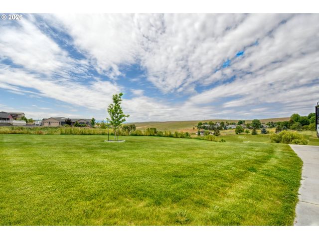 527 Sw QUINNEY Pl, Pendleton, OR 97801