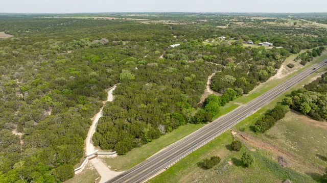 5905 N US Highway 281 (400), Hamilton, TX 76531