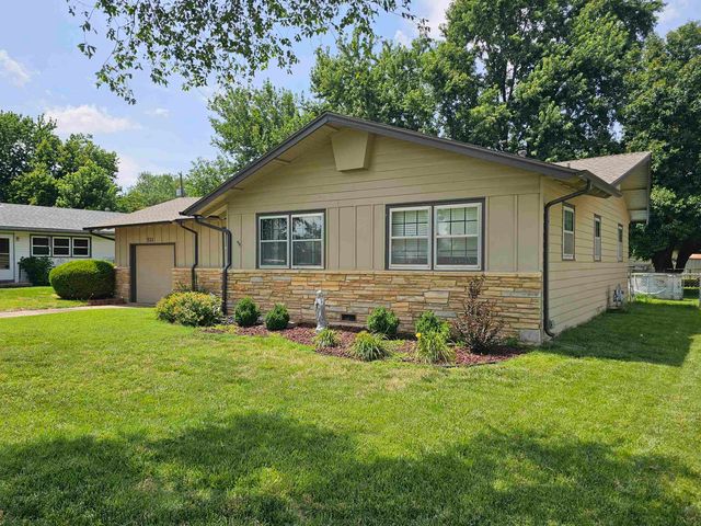 511 N Country Acres Ave, Wichita, KS 67212