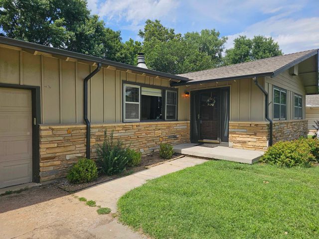 511 N Country Acres Ave, Wichita, KS 67212