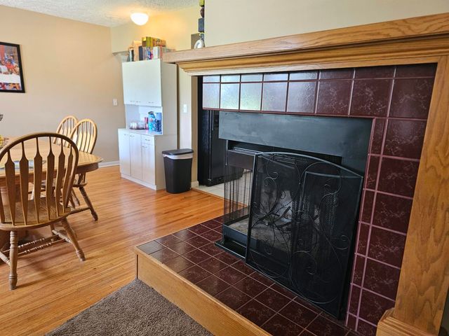 511 N Country Acres Ave, Wichita, KS 67212