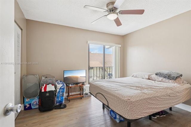 8389 NW 8th St 7, Miami, FL 33126