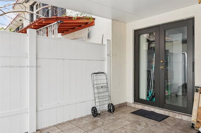 8389 NW 8th St 7, Miami, FL 33126