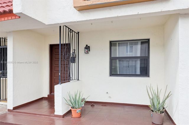 8389 NW 8th St 7, Miami, FL 33126