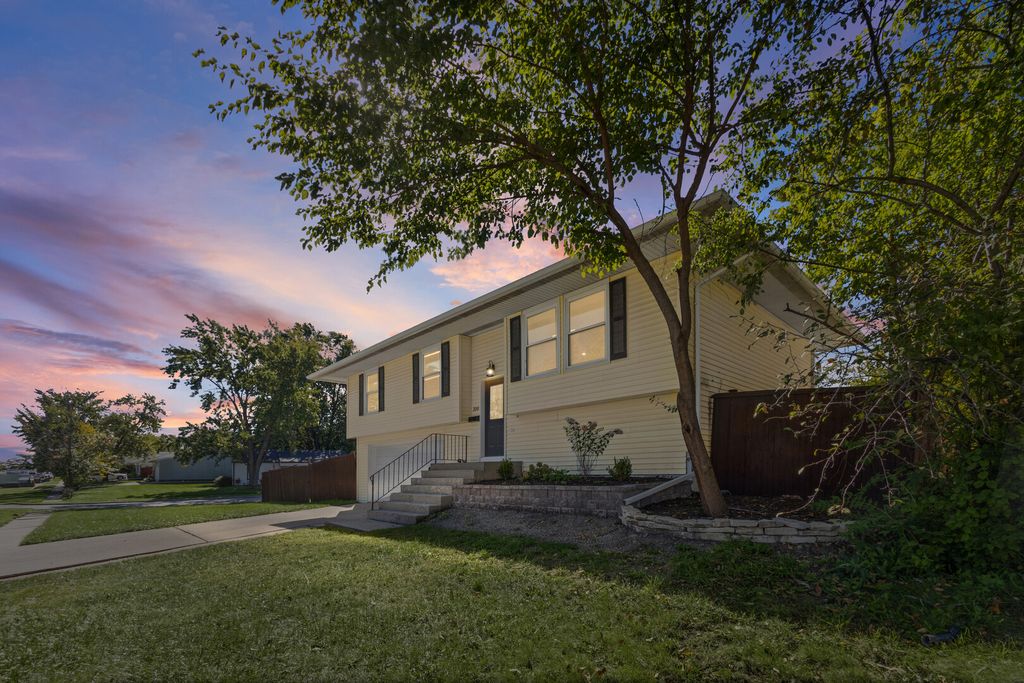 300 Hickory Avenue, Romeoville, IL 60446 — exterior
