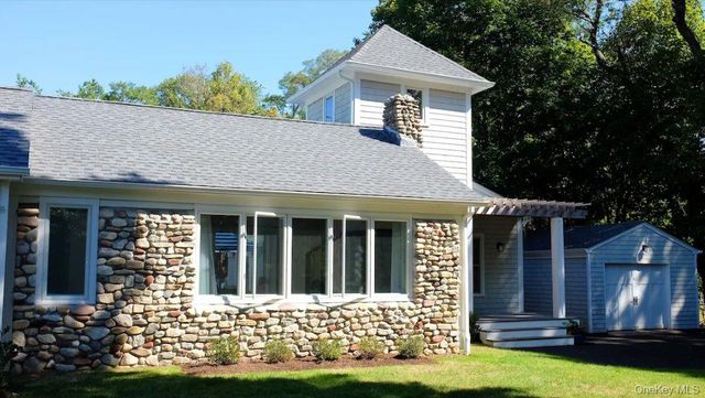 42 N Menantic Road, Shelter Island, NY 11964