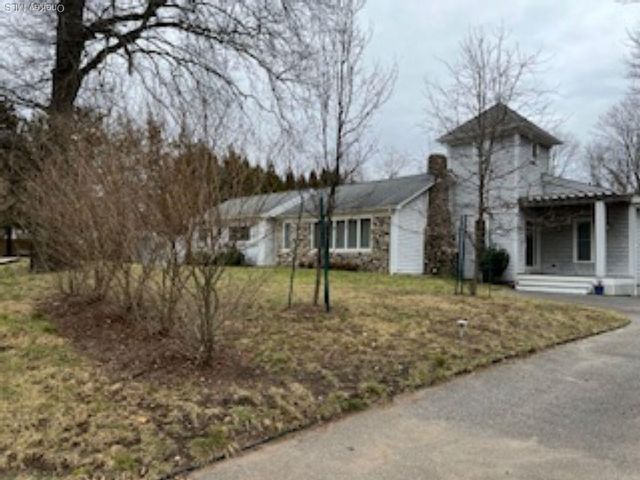 42 N Menantic Road, Shelter Island, NY 11964