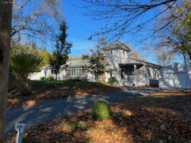 42 N Menantic Road, Shelter Island, NY 11964