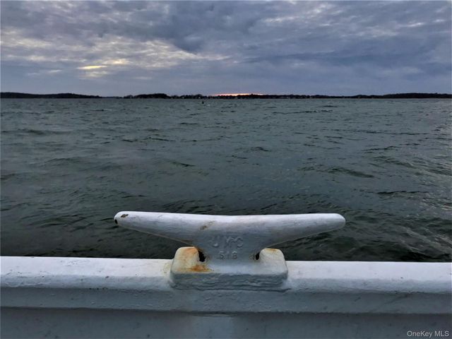 42 N Menantic Road, Shelter Island, NY 11964