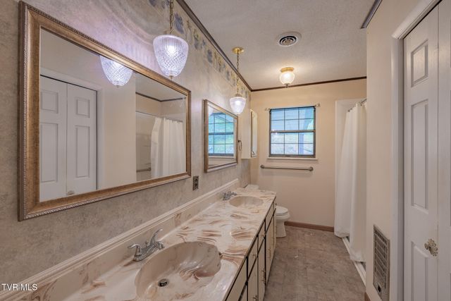 20 Cherokee Boulevard, Greeneville, TN 37743