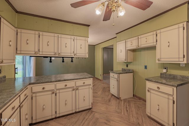 20 Cherokee Boulevard, Greeneville, TN 37743