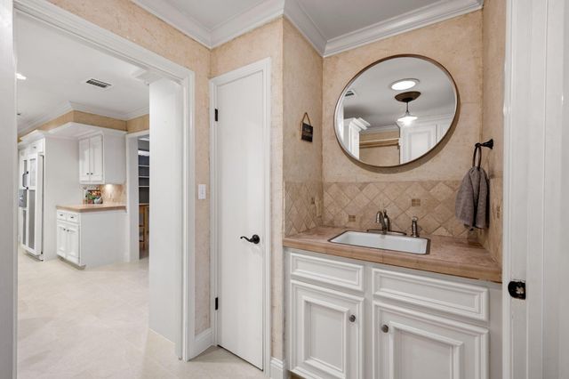 6615 Apple Valley Lane, Houston, TX 77069