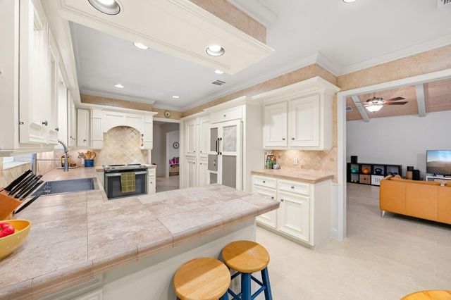 6615 Apple Valley Lane, Houston, TX 77069