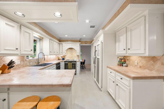 6615 Apple Valley Lane, Houston, TX 77069