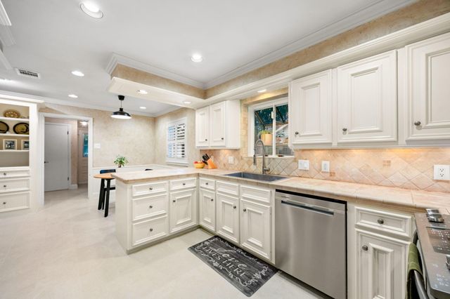 6615 Apple Valley Lane, Houston, TX 77069