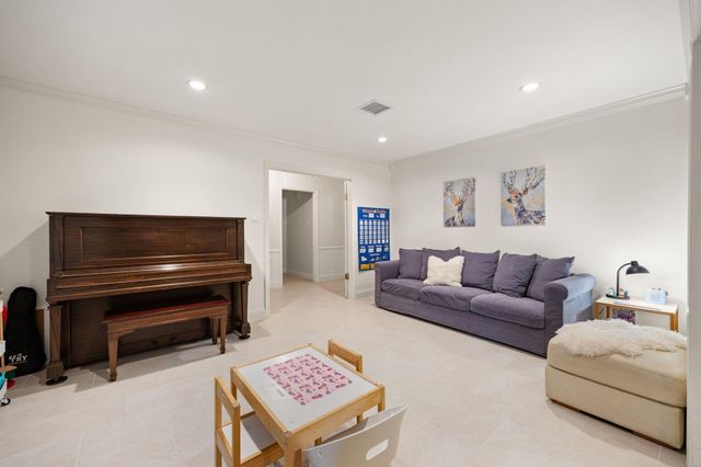 6615 Apple Valley Lane, Houston, TX 77069