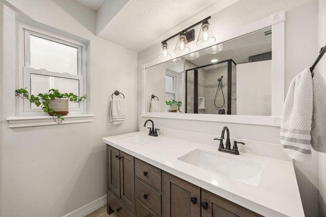 6615 Apple Valley Lane, Houston, TX 77069
