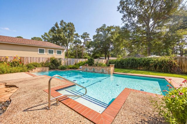 6615 Apple Valley Lane, Houston, TX 77069