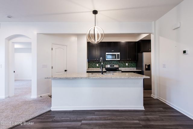 10029 Windcrest Farms Ln, Louisville, KY 40291