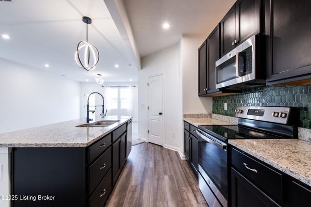 10029 Windcrest Farms Ln, Louisville, KY 40291