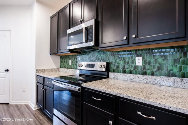 10029 Windcrest Farms Ln, Louisville, KY 40291