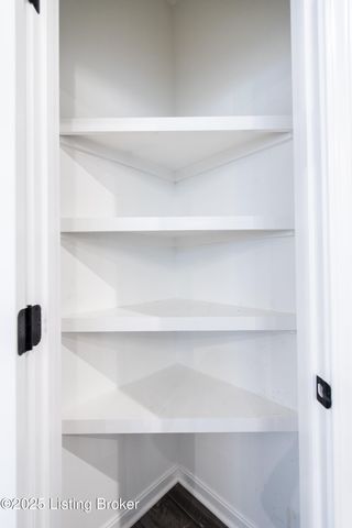 10029 Windcrest Farms Ln, Louisville, KY 40291