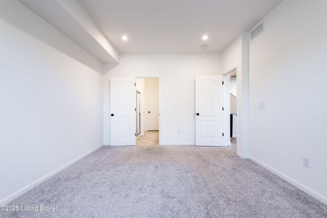 10029 Windcrest Farms Ln, Louisville, KY 40291