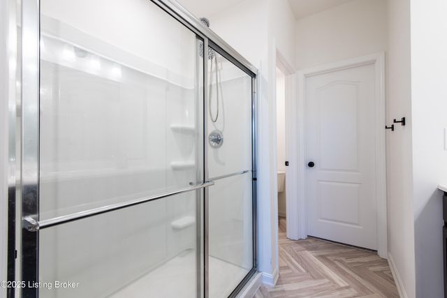 10029 Windcrest Farms Ln, Louisville, KY 40291