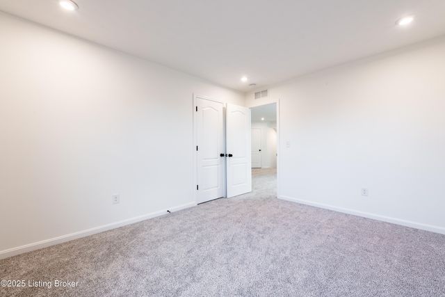 10029 Windcrest Farms Ln, Louisville, KY 40291