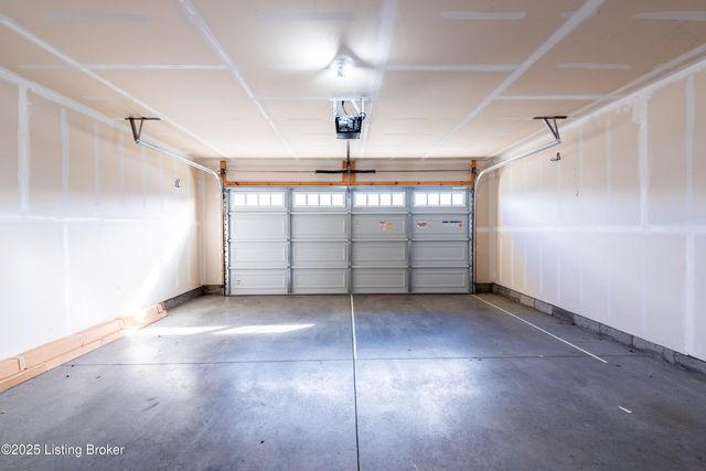 10029 Windcrest Farms Ln, Louisville, KY 40291