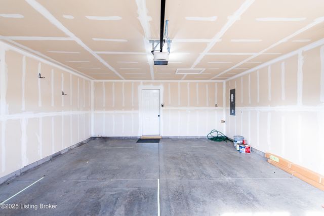 10029 Windcrest Farms Ln, Louisville, KY 40291