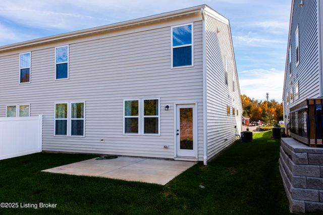 10029 Windcrest Farms Ln, Louisville, KY 40291