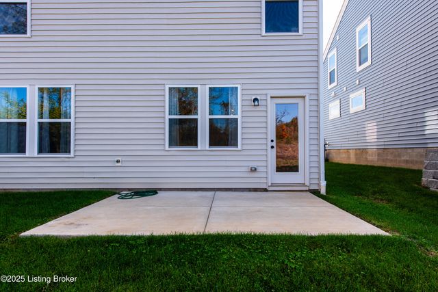 10029 Windcrest Farms Ln, Louisville, KY 40291