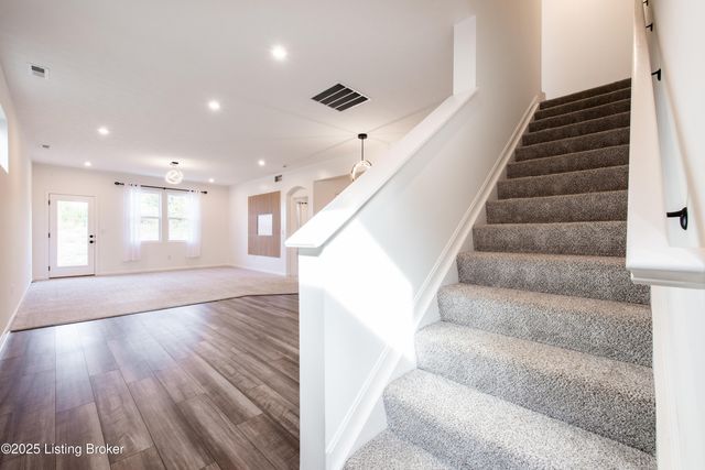 10029 Windcrest Farms Ln, Louisville, KY 40291